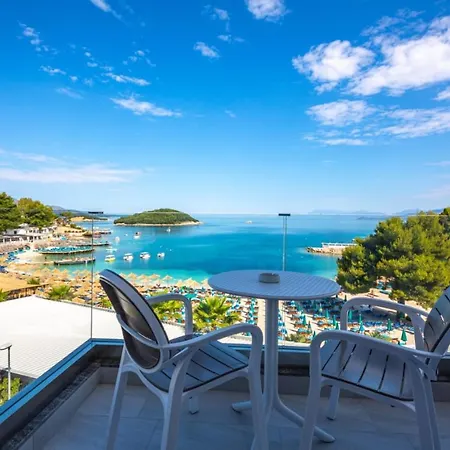 King Ξενοδοχείο 4*