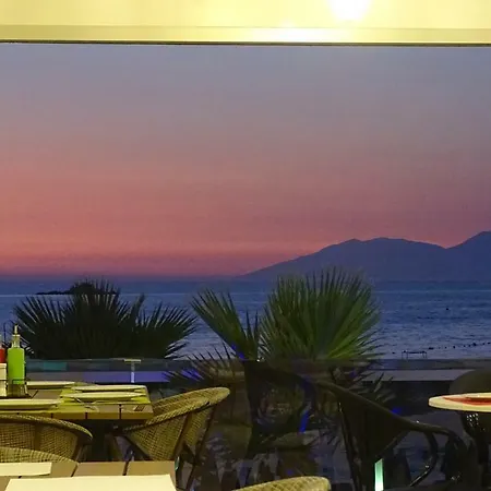 King Ξενοδοχείο 4*