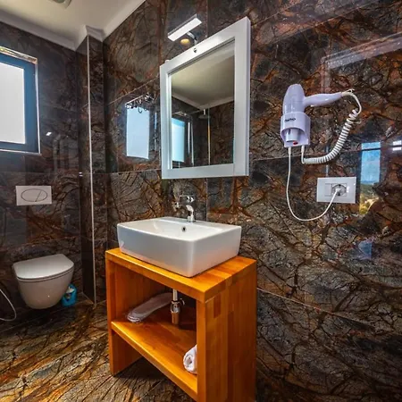 King Hotel Ksamil