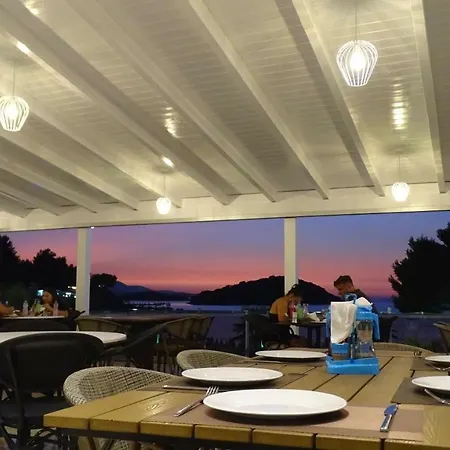King Hotel Ksamil
